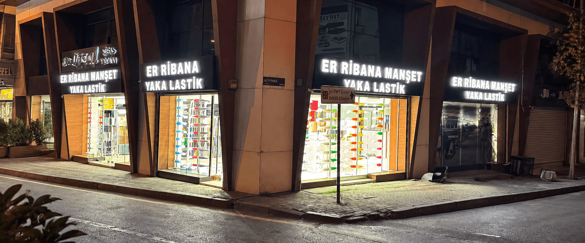 Akşam saatlerinde Merter'de Er Ribana mağazası
